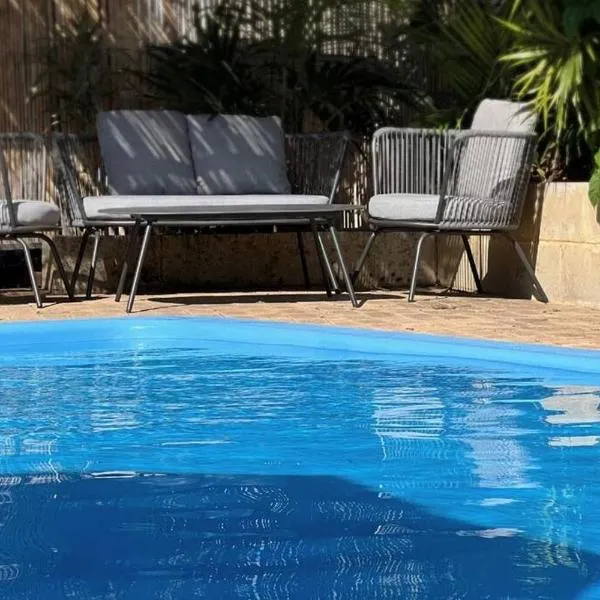 Cosy, private guest house with pool and private parking, ξενοδοχείο σε Rockingham
