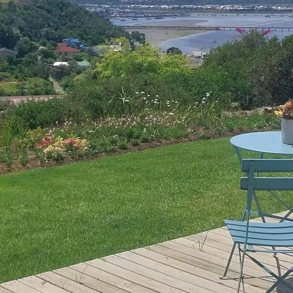 Knysna Private Estate Lagoon - Garden Apartments- Secure Estate, hotel in Knysna