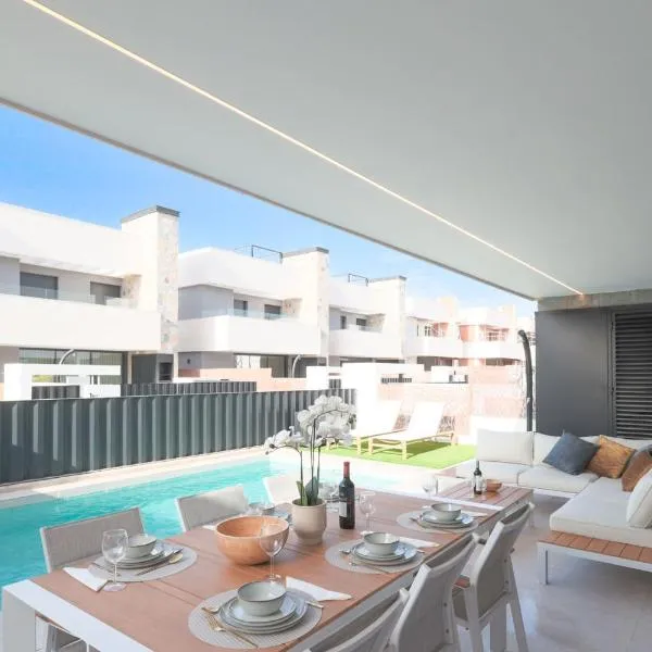 LUXURY VILLA ALMENDRO 15 WITH PRIVATE HEATED POOL at SANTA ROSALIA RESORT by PREMIUM SPAIN PROPERTIES, hotel in Torre-Pacheco