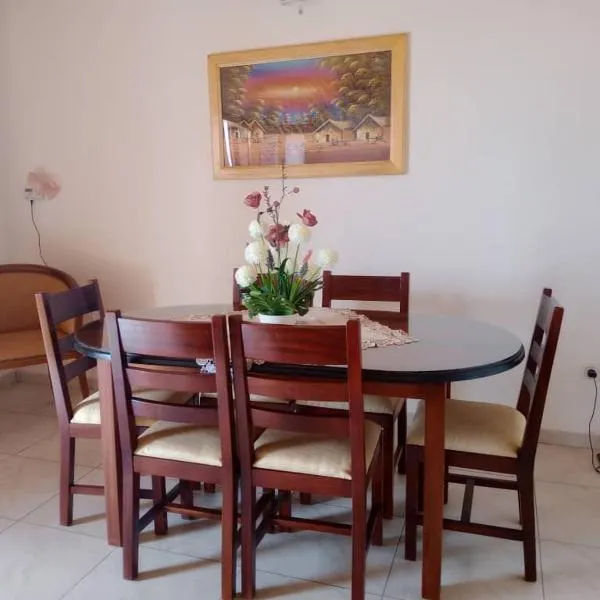 HD Luxury Apparts, отель в Яунде