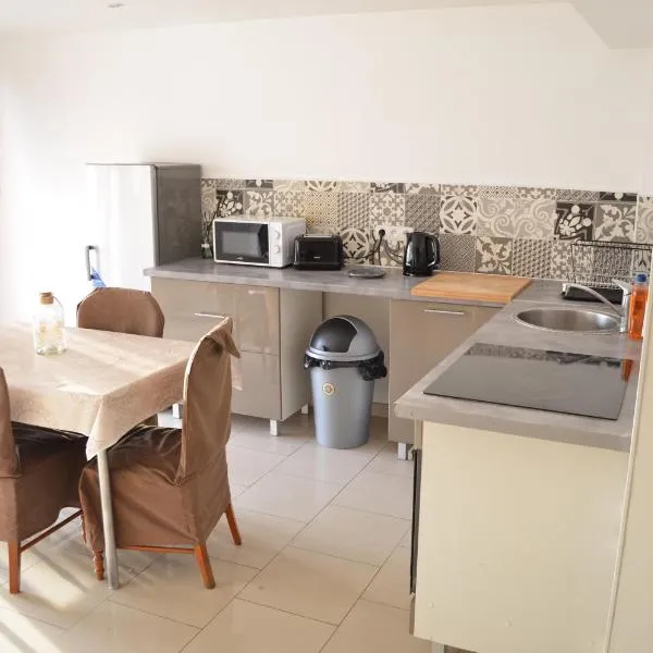 Bel appartement type maison, Hotel in Rosny-sous-Bois