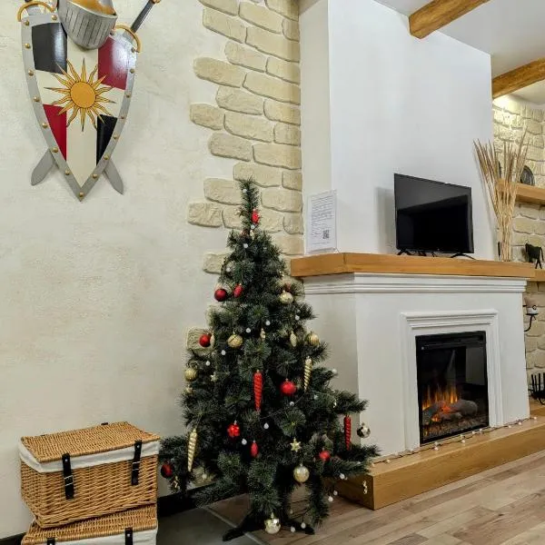 Гетьманські палати , Старе місто, 2 спальні, балкон-тераса , 85 м кв, hotel in Kamianets-Podilskyi