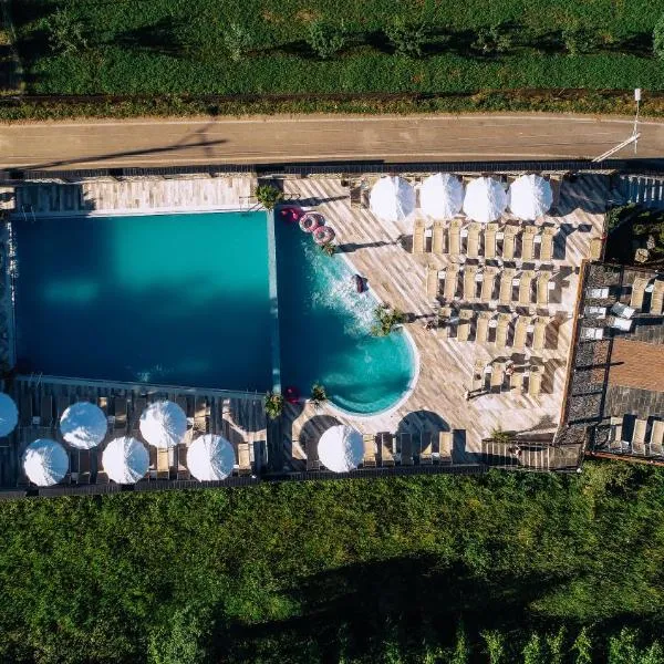 L’INVIDIA、ノバチ・ストライニのホテル