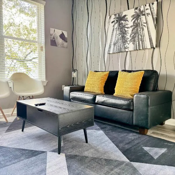 Luxury New 1B1B Private Balcony w Washer Dryer 525Pkwy215, hotell i Atlanta