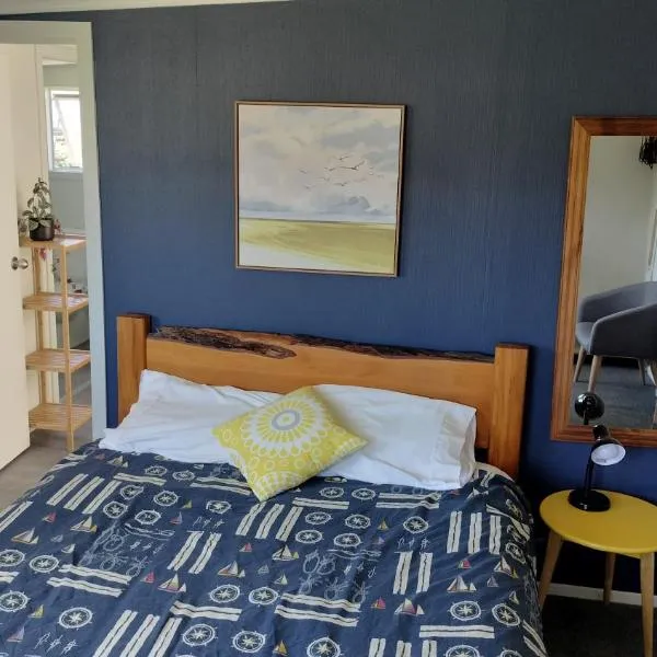 Self-Contained Sleep out, hotel in Motueka