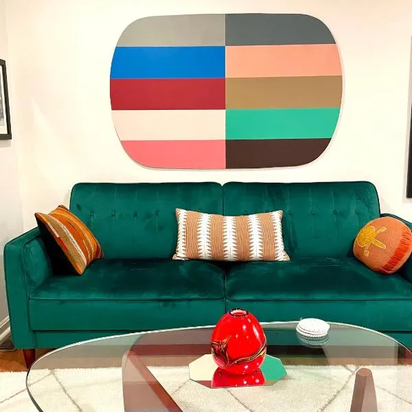 Trendy Bohemian Bungalow, Close to Uptown, Plaza & Noda, hotel v destinácii Charlotte