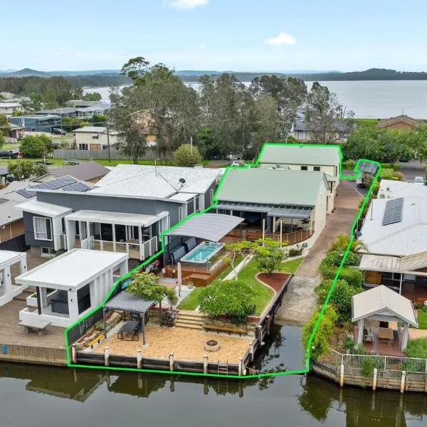 The Boathouse -Pool and Private Slip, hotel en Chittaway Point
