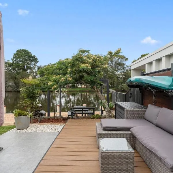 The Boathouse -Pool and Private Slip、Chittaway Pointのホテル