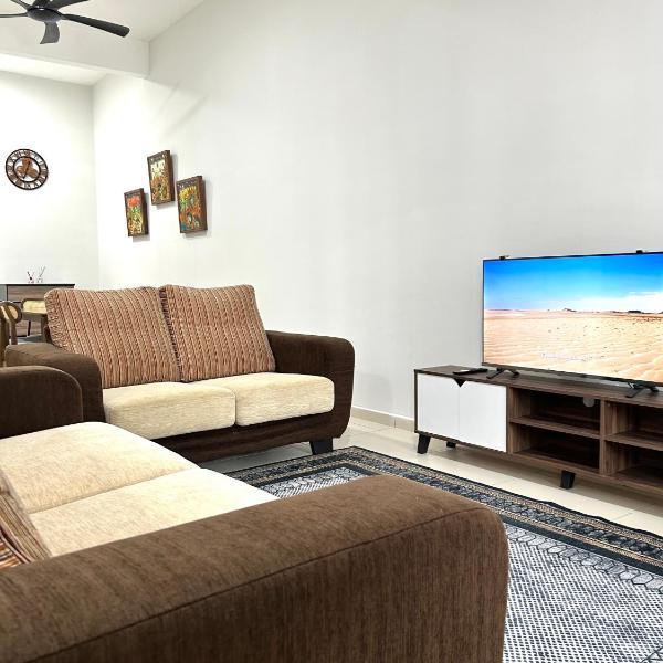 New Cozy 4-bedroom Terrace Home, Kampong Tanjong Laboh