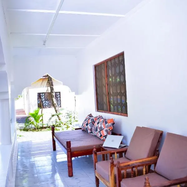 Villas - Beach 2 km, Wifi, SmartTV, Parking - by Mango Tree Cottages Kilifi, hotel din Kilifi