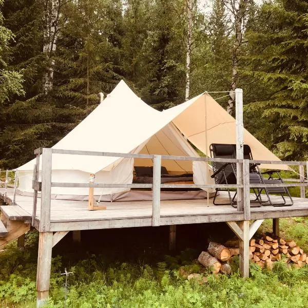 Glamping tent in a forest, lake view, Hotel in Bjuråker