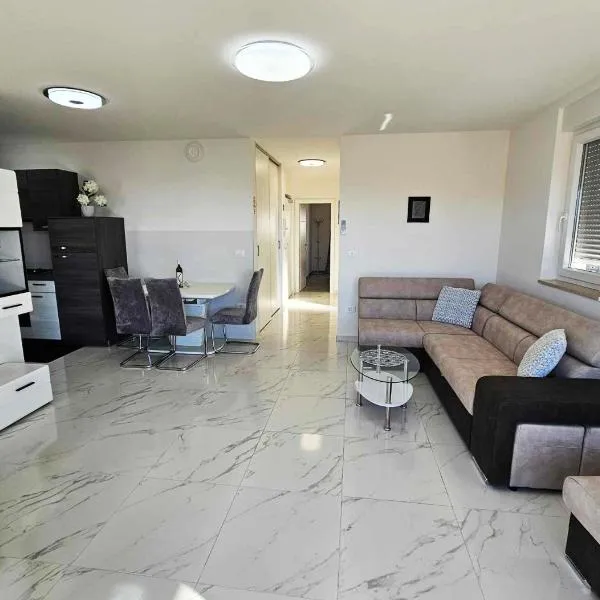 APP Mary, hotel a Novigrad