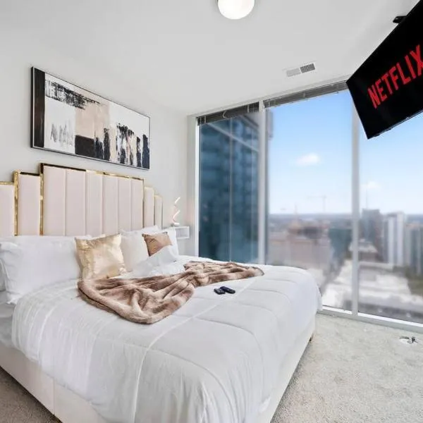 NEW! Luxury Champagne Towers Kingbed FreeParking, hotel em Atlanta