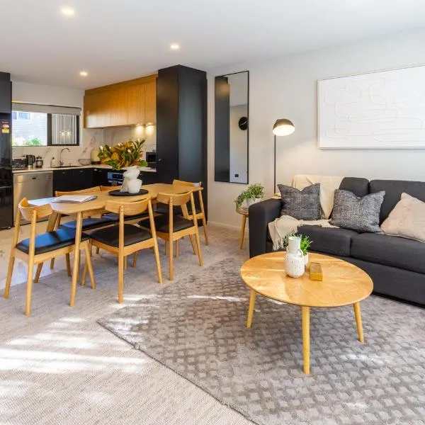 2 bed 2 bath with Carpark near Canterbury University, hotel in Christchurch