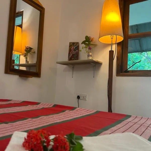 STARFISH beach bungalow, hotel in Arugam Bay