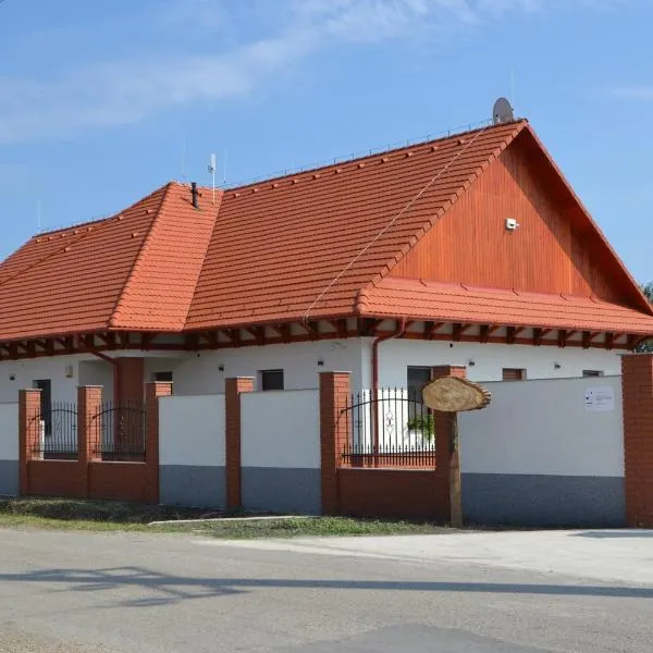 Jász Vendégház, hotel in Jászladány