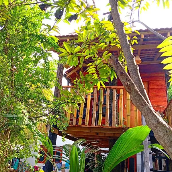 Parrot Tree House, hotel in Mirissa