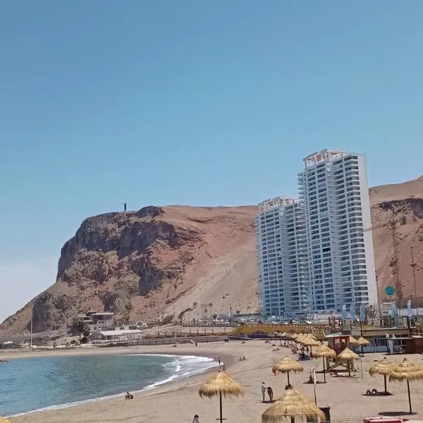 Frente a la mejor playa de Arica, hôtel à Arica