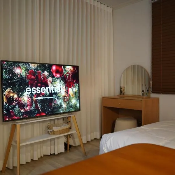 Busan Subway 6min #2 Rooms #2 Queen Beds #Hotel Bedding #OTT #Table#1st Floor，位于釜山的酒店