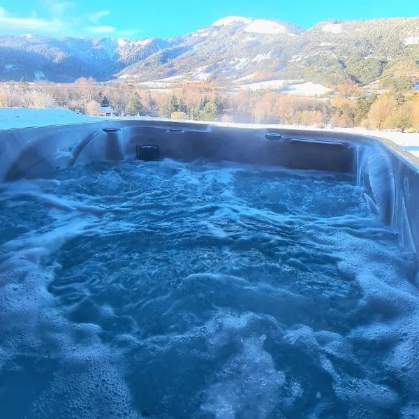 Charda Spa, Hotel in Seyne