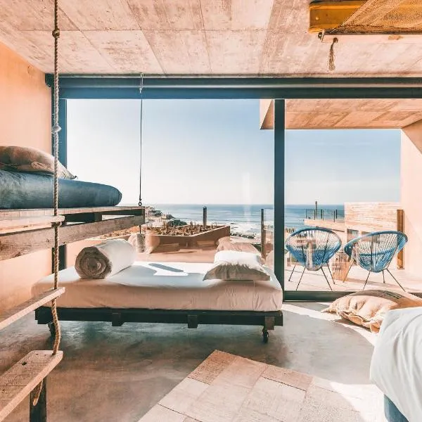 Noah Surf House Portugal: Santa Cruz'da bir otel