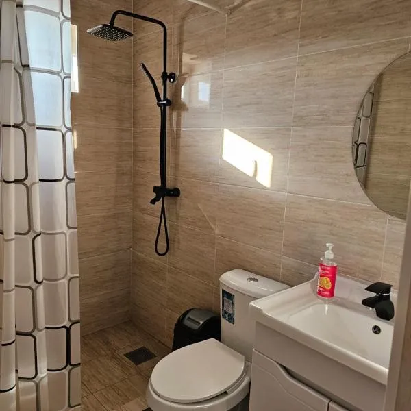Guesthouse Alinazar, отель в Караколе