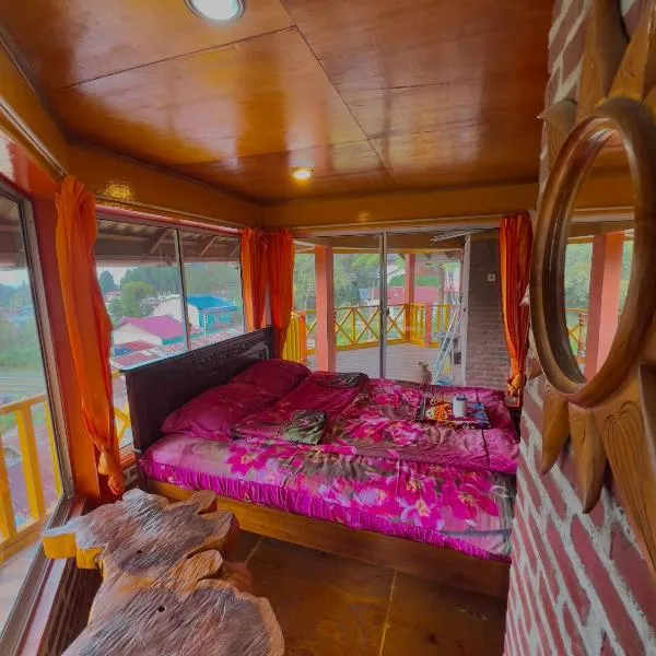 Swindo Homestay 77, Room 11, hotel v destinaci Berastagi