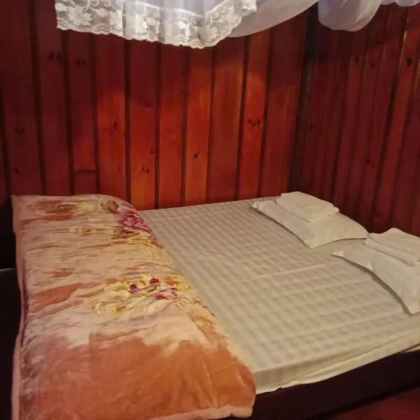THAI'S Homestay, hôtel à Quảng Uyên