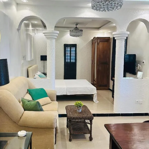Rooftop Studio with Private Sun Terrace, hotel in Ouakam