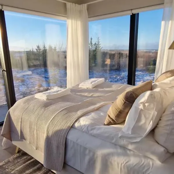 The Glass house - Northern lights hideout, hotel in Mosfellsbær