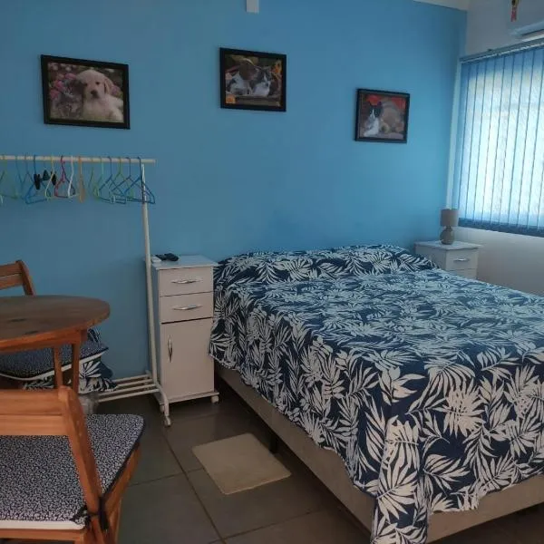 Lindo quarto c/ banheiro privativo, hôtel à Jaú