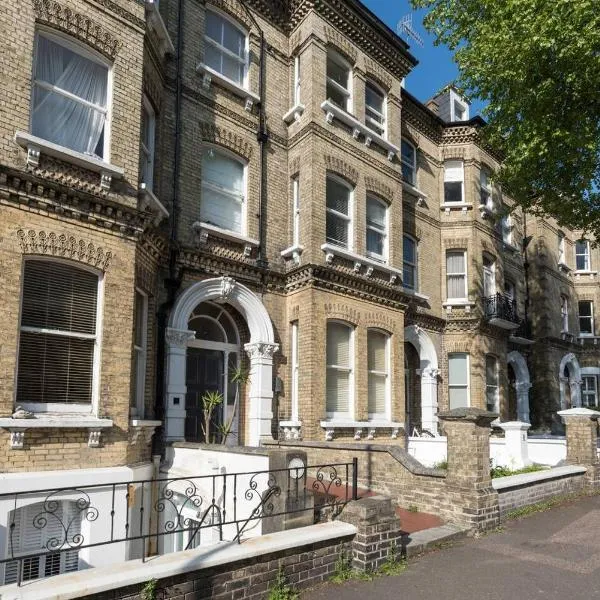Stunning Victorian 2 Bed Nr Hove Beach & Station, hotel in Brighton & Hove