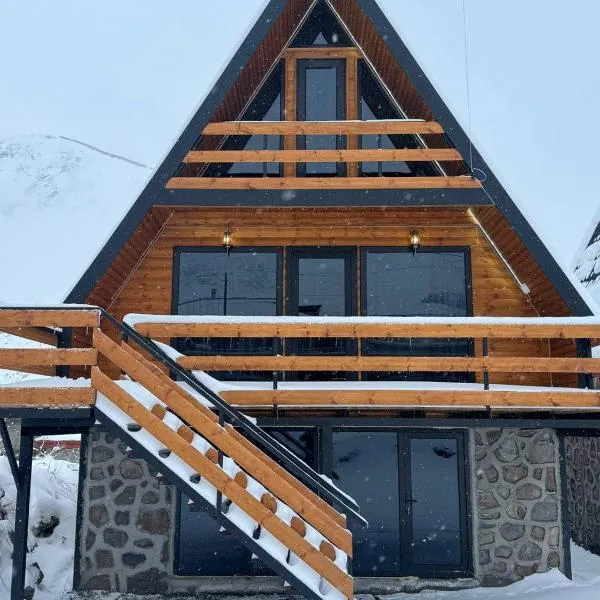 Infinity Chalets in Kazbegi, hotel em Stepantsminda