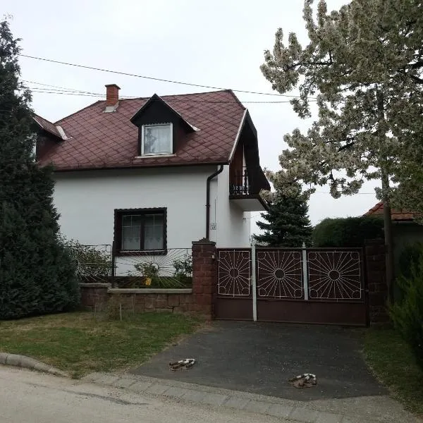 Horváth Apartman Badacsonytomaj、バダチョニトマイのホテル