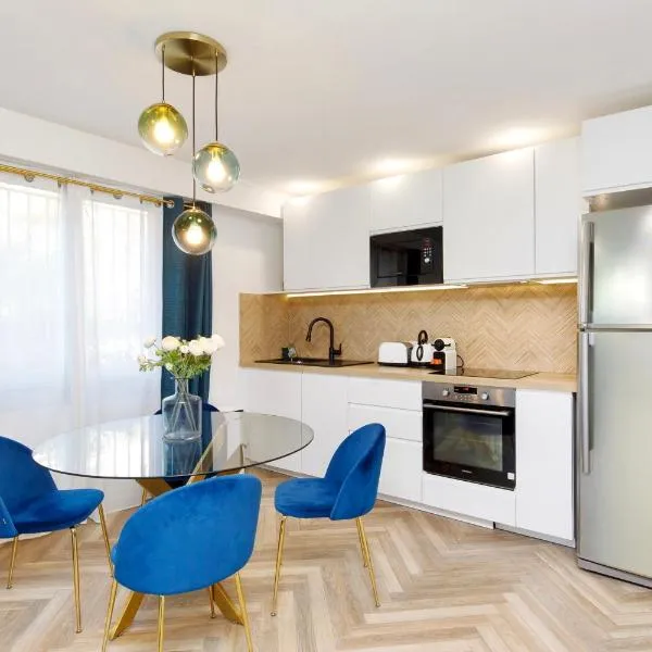 Bel appartement Port de Nice avec terrasse, parking, hotel in Nice