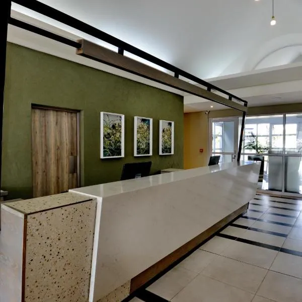 Town Lodge Bellville, hotel di Bellville
