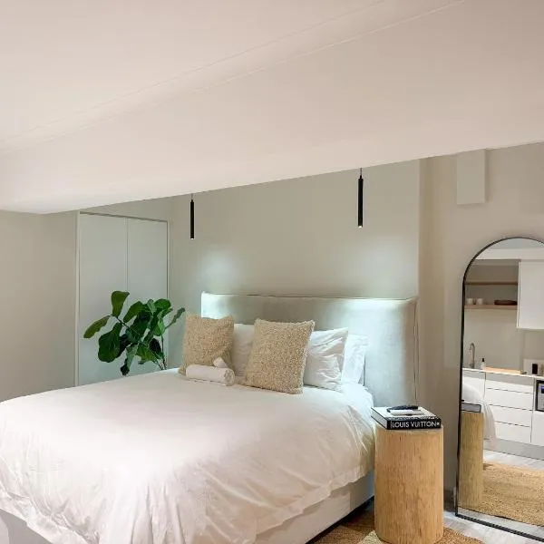 LUX Stylish Studio, 24Hr Security - Mouille Point, Walk to Promenade & 5mins to Beach !, hotel a Città del Capo