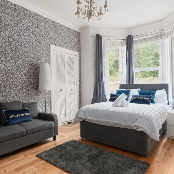 3 bedrooms bungalow, sleeps 6, free parking with garden, hotel v destinaci Edinburgh