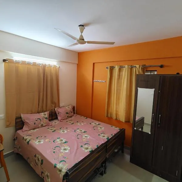Spacious studio rooms, Near ITPL，位于班加罗尔的酒店