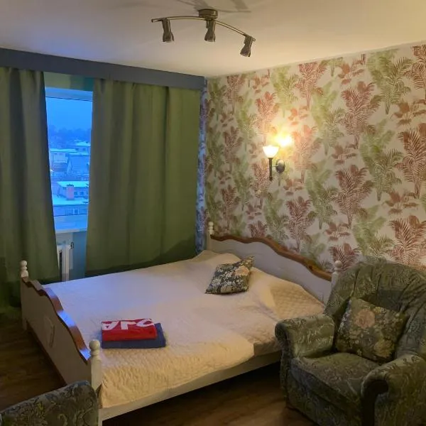 Jalaka, Nice 2-bedroom apartment - 1 big bed - 2 single bed, hotel en Tartu