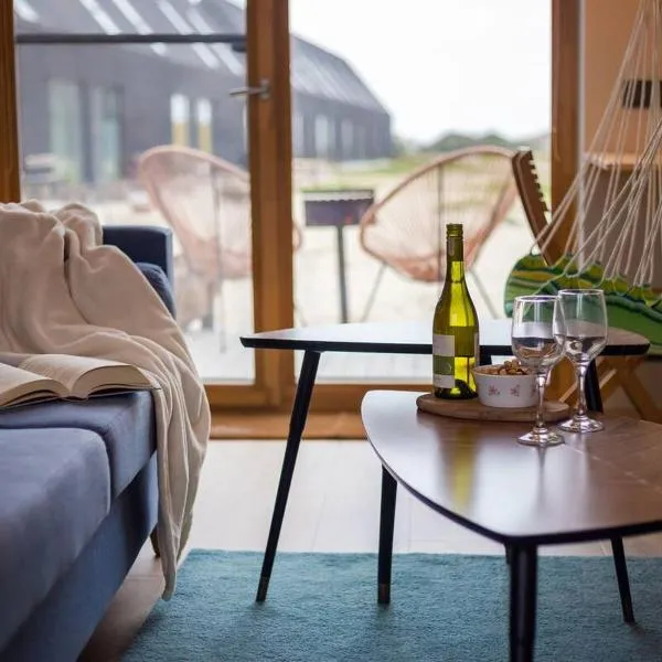 Modern Svencelė Cottage II-Friends and Family, Hotel in Svencelė