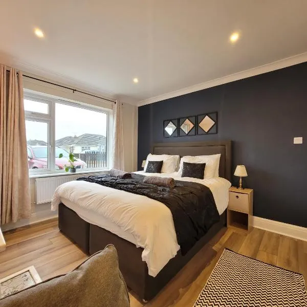 Modern 2 bed pet friendly Bungalow near countryside and a short drive to seafront- with large private garden by Catchpole Stays, отель в Клактон-он-Си