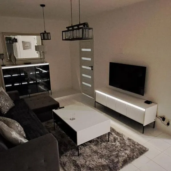 Luxury Apartmen by airport, hôtel à Pardubice