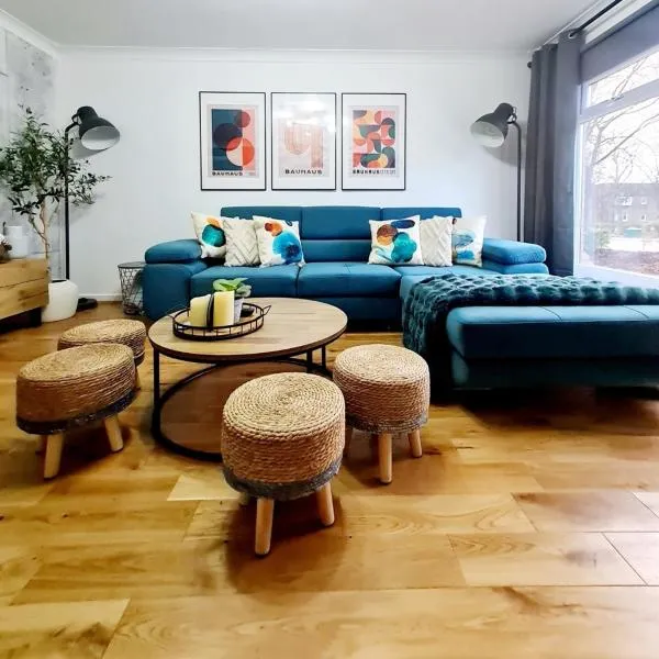 Bright 3BR walking distance to town - FREE parking, hotel in Glasgow