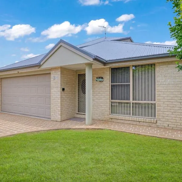 Spacious Modern Walk to the Beach, hotel en Nelson Bay