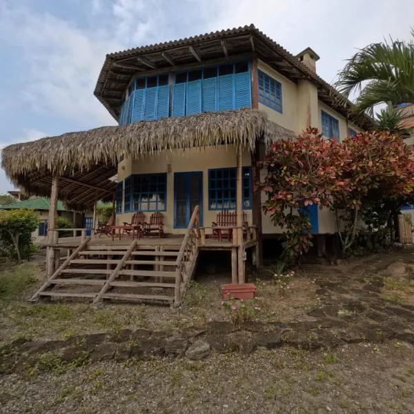 La Perla Hostel and Cabins,位于Las Tunas的酒店