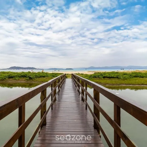 Apt 2Q c/ Acesso direto à Praia Floripa - CRVA0007, hotel a Florianópolis