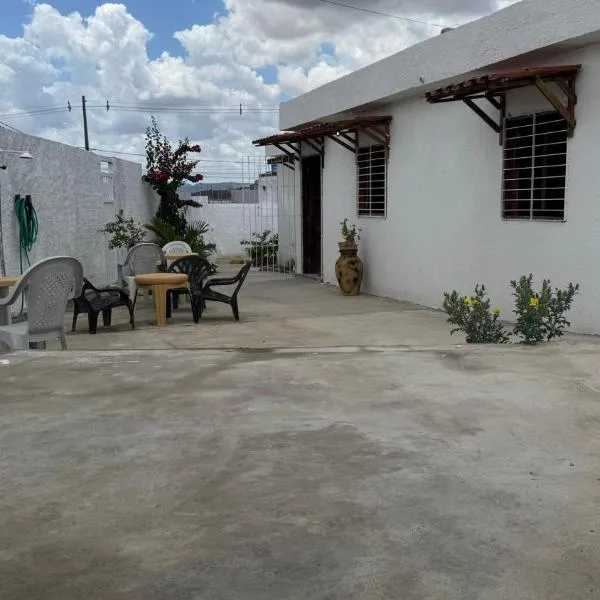 Casa com 2 quartos no Alto do Moura, khách sạn ở Caruaru
