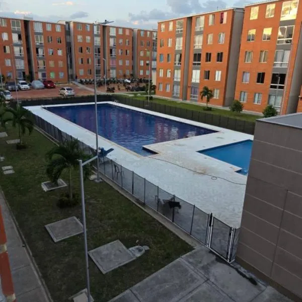 Apartamento con parqueadero y piscina, hotel in Ibagué