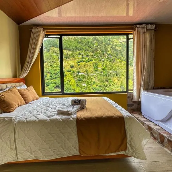 Vista a las 3 Maravillas de Baños, hotel in Baños